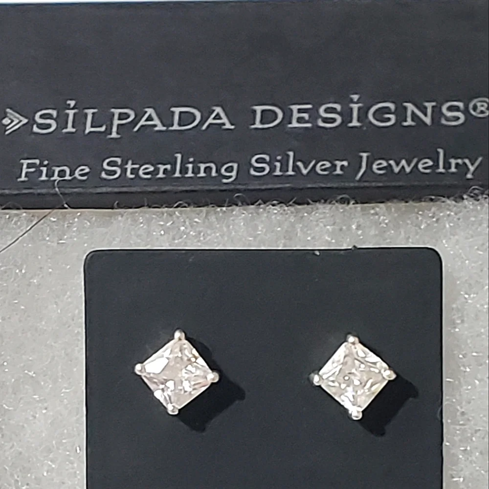 Rare Silpada 925 Sterling Silver Noble Cubic Zirconia Stud Earrings P1304